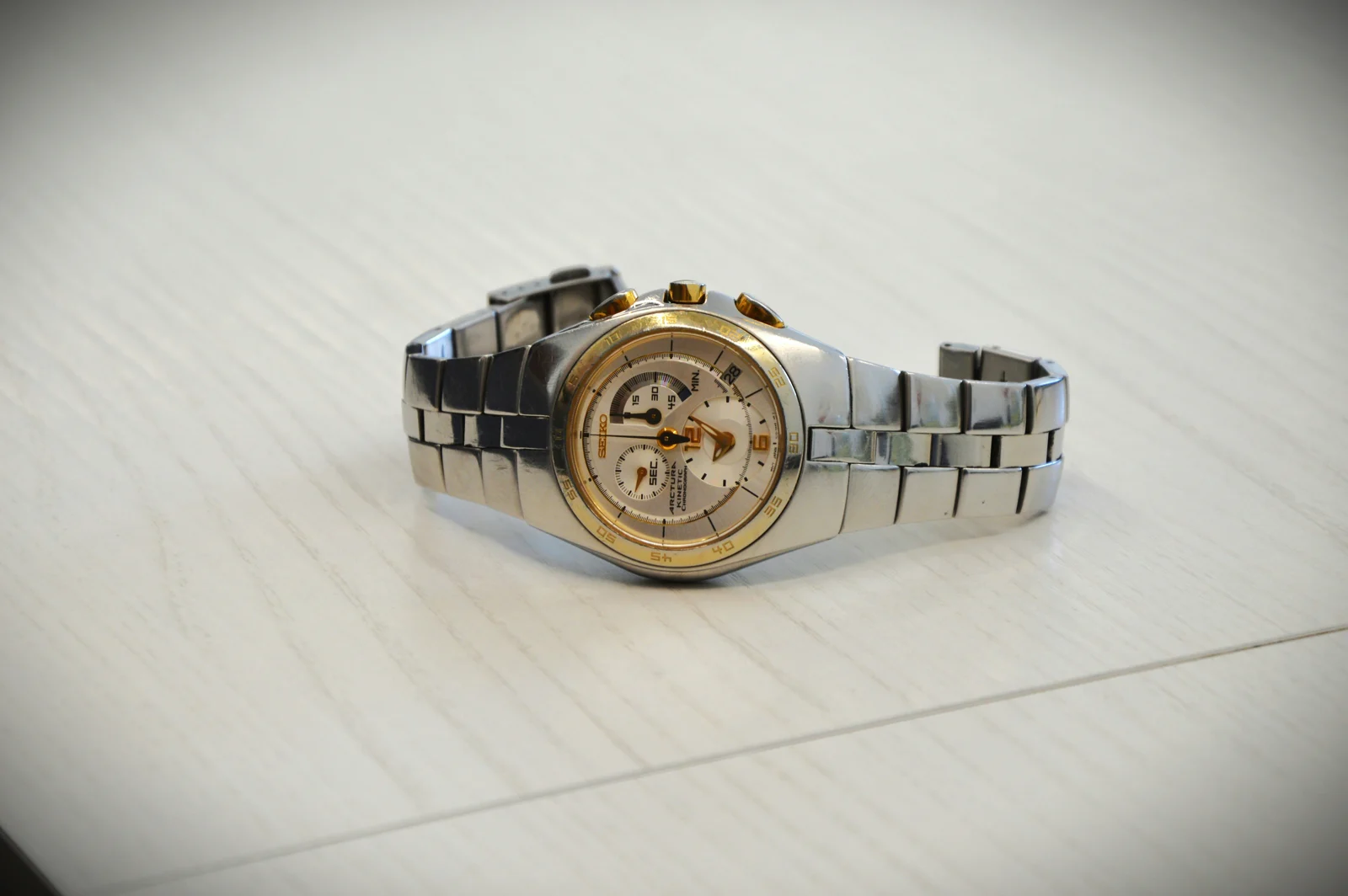 Grande Date, Mother-of-Pearl by Lumière Horlogerie