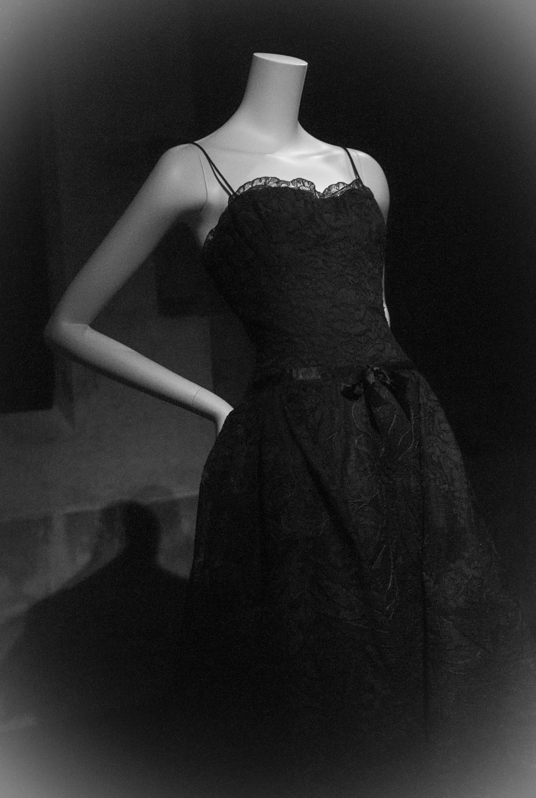 Aria Sculpted Dress by Noor & Vale