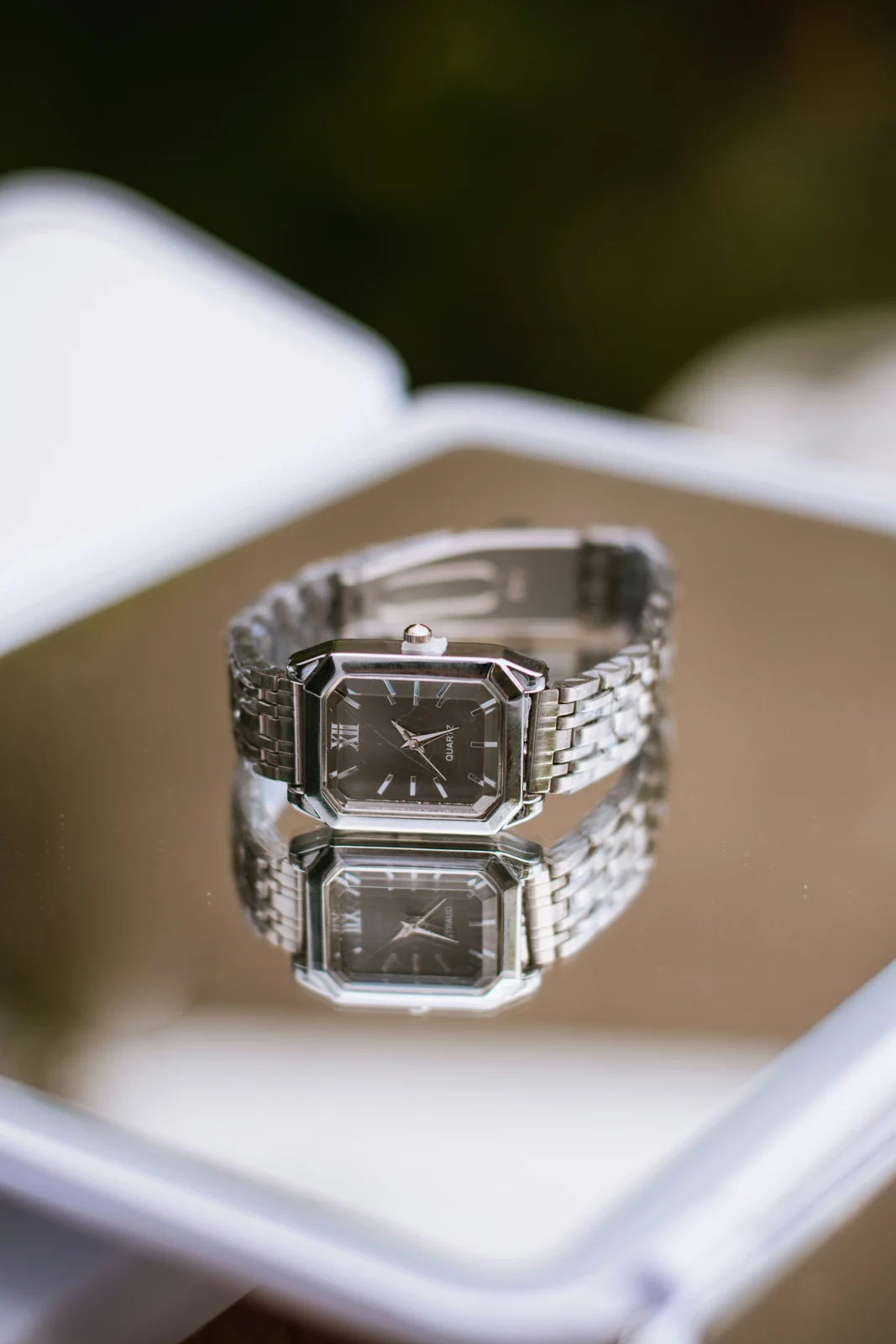Carré Noir by Lumière Horlogerie