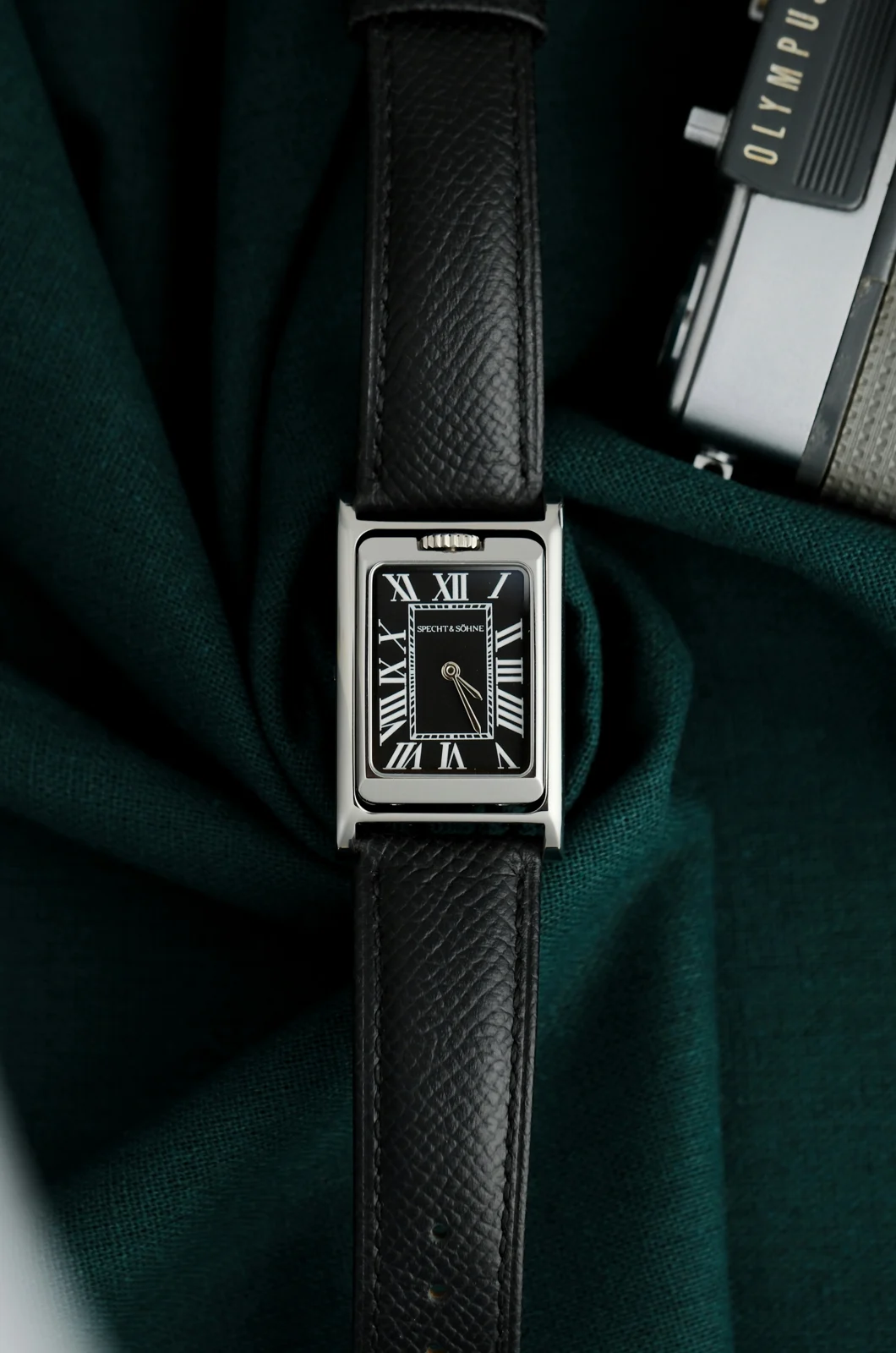 Carré Noir by Lumière Horlogerie